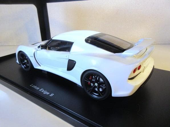 特価 AUTOart (1/18) ロータス Exige S