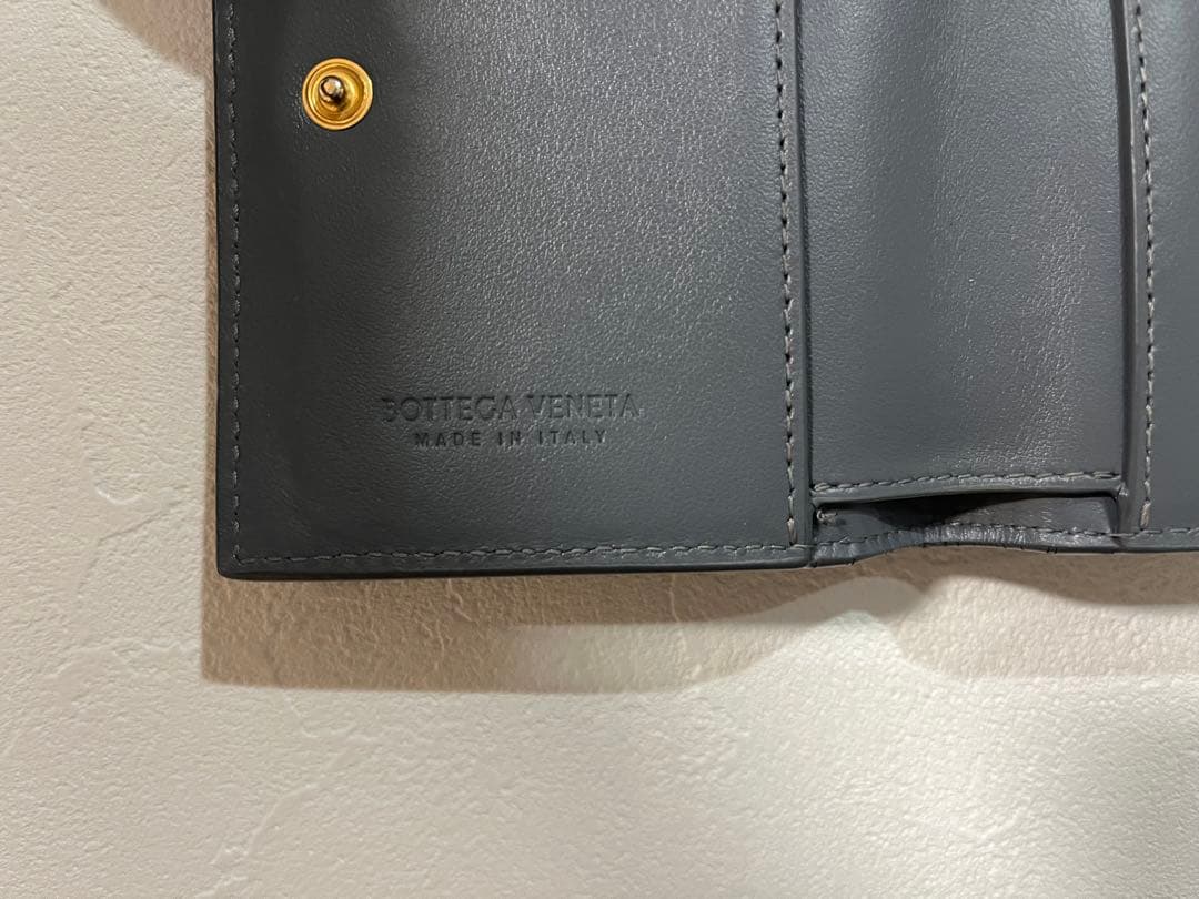 ボッテガヴェネタ　カセット　スモール　二つ折り財布　グレー