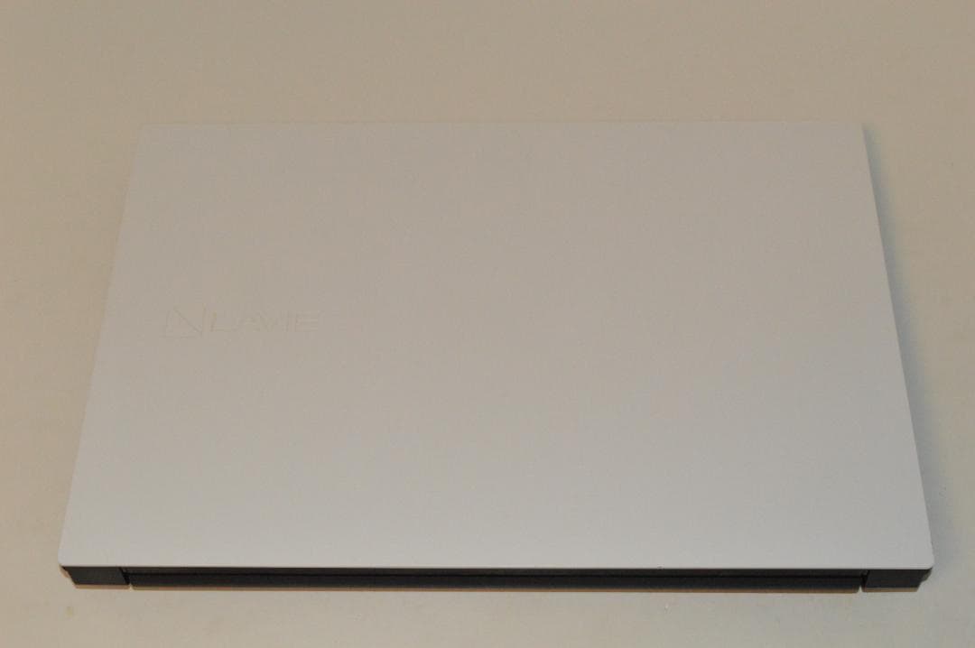 ホワイトLAVIE第8世代Corei7/32G/SSD500G/バッテリー良好