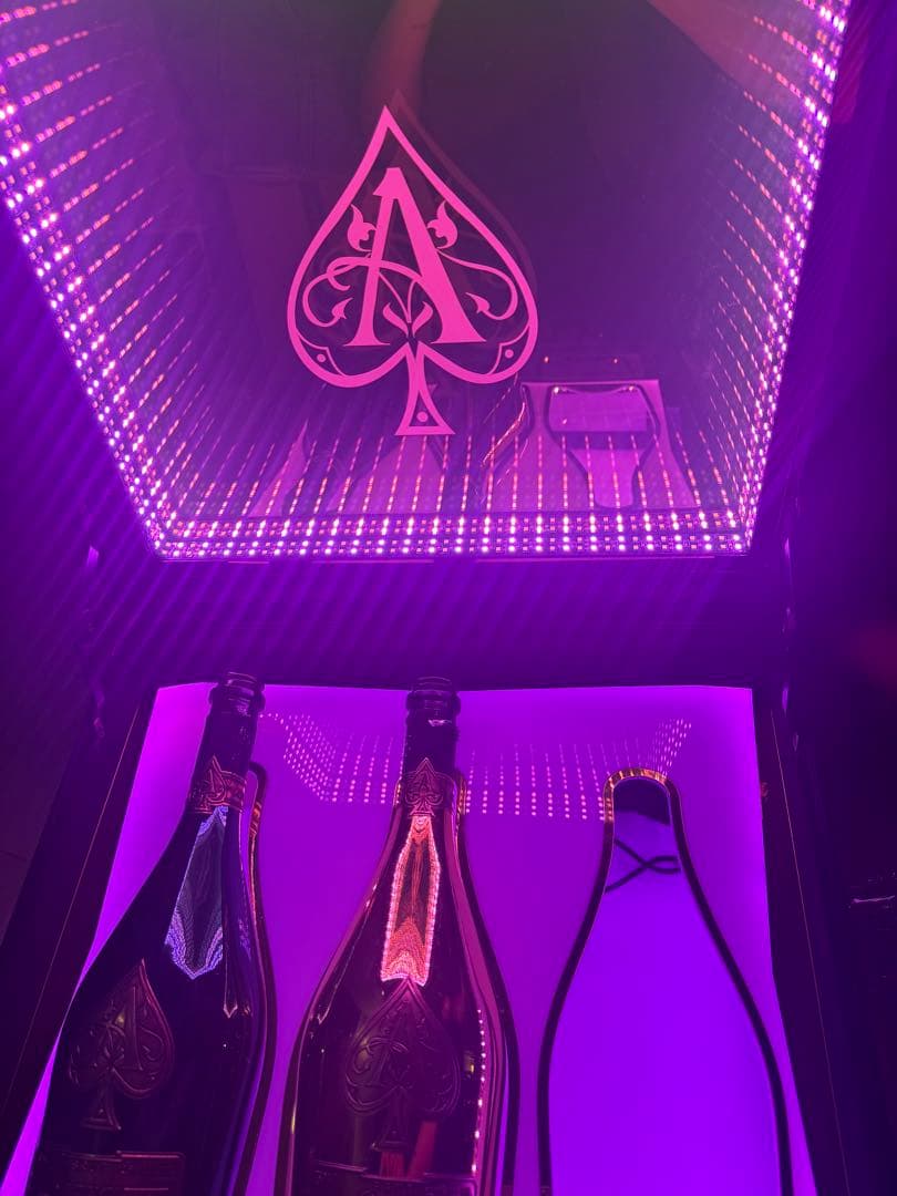 i*o様 アルマンド信号機の空き瓶(赤抜)+アタッシュケース