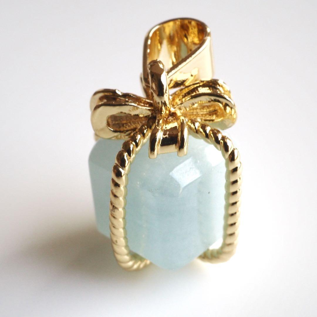 【はくとん( 'ω')ŧ‹\"ŧ‹\"】天然アクアマリンのギフトボックストップ