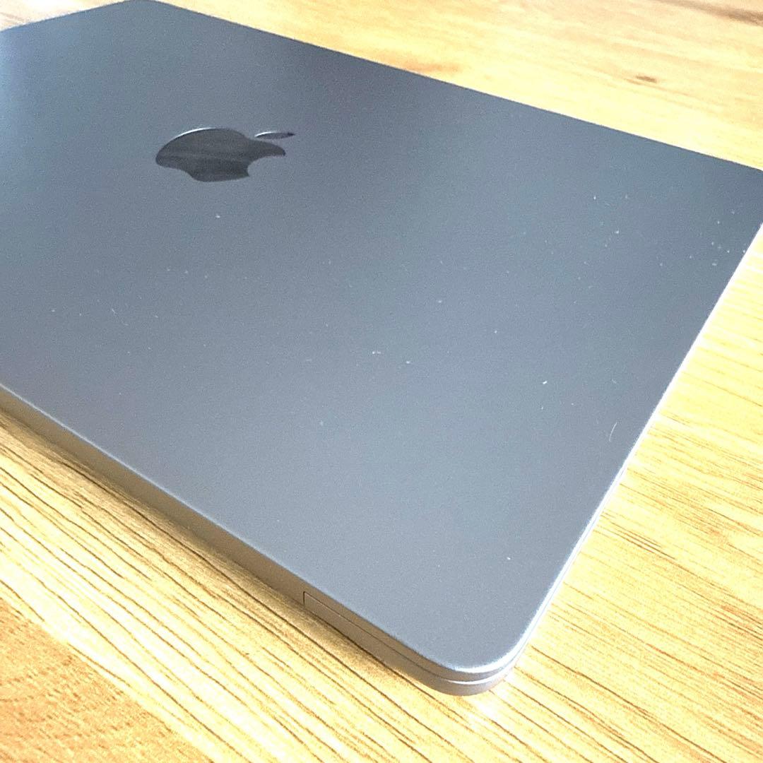 美品【MacBook Air 13.6インチ M2】