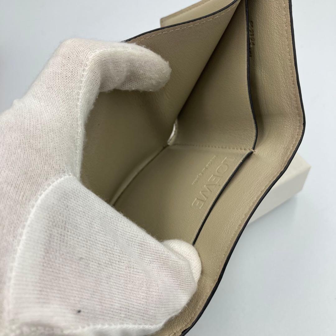 ！極美品！　ロエベ　折り財布　コンパクト　レザー　12A