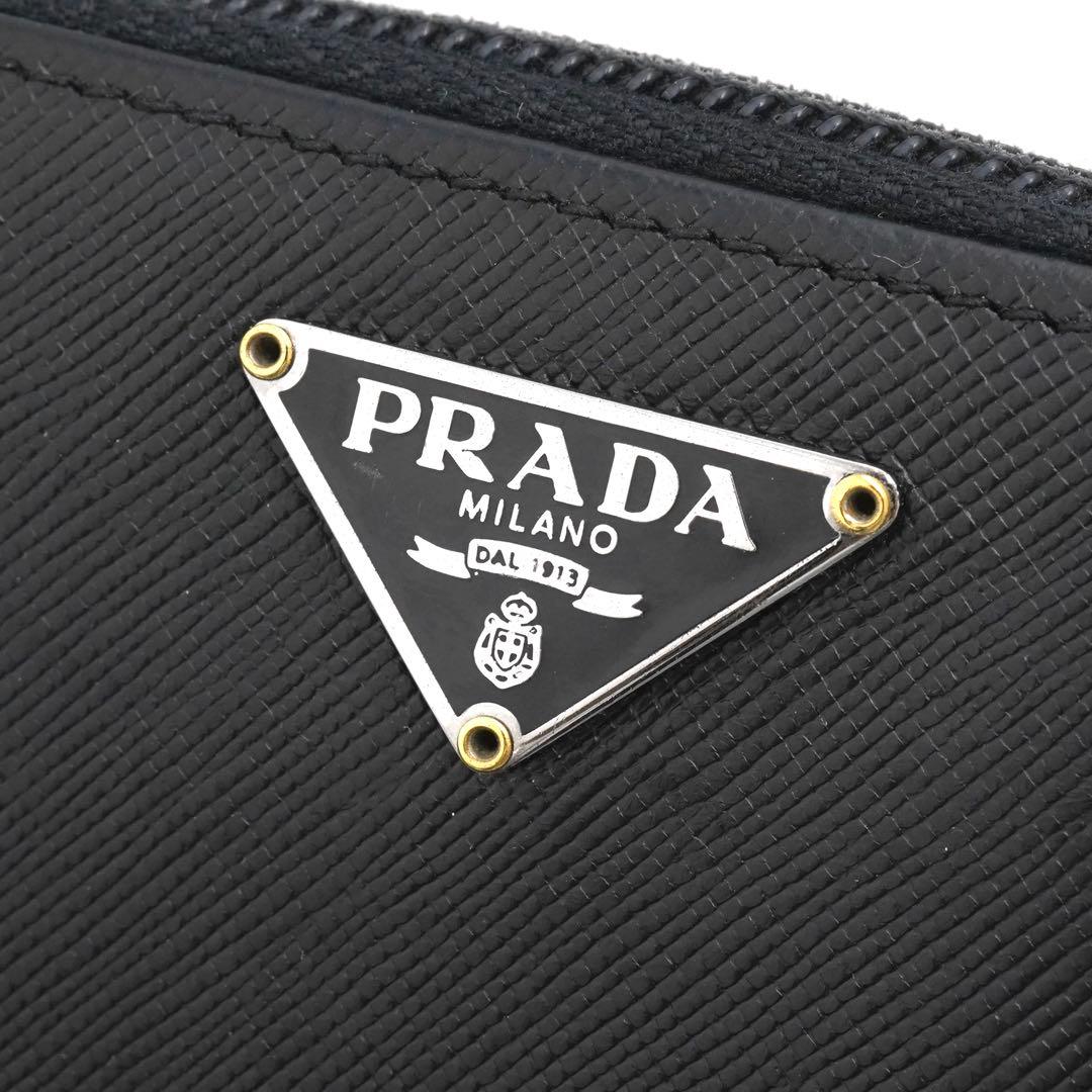 ✨未使用に近い✨　PRADA ミニ財布　サフィアーノレザー　三角プレート　黒色