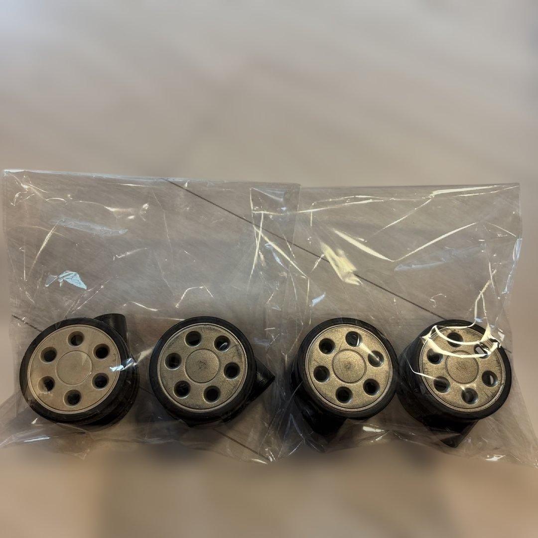 リモワ　RIMOWA 純正キャスター　ゴールド