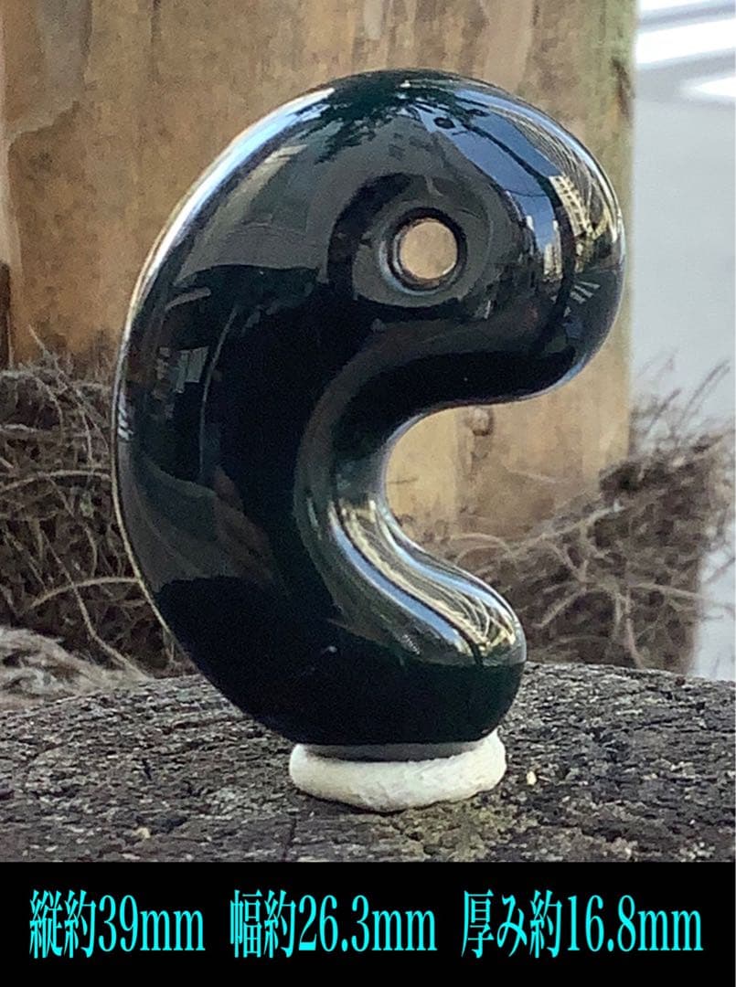 神宿る【 出雲石(青緑色の碧玉) 】島根県花仙山瑪瑙　青瑪瑙　出雲型勾玉　鑑別‼️