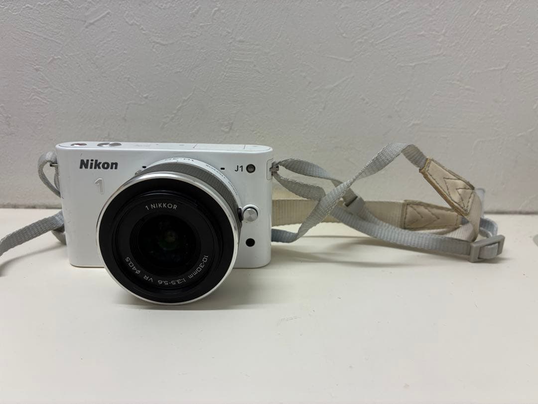 Nikon 1 J1 ホワイト ミラーレスカメラ