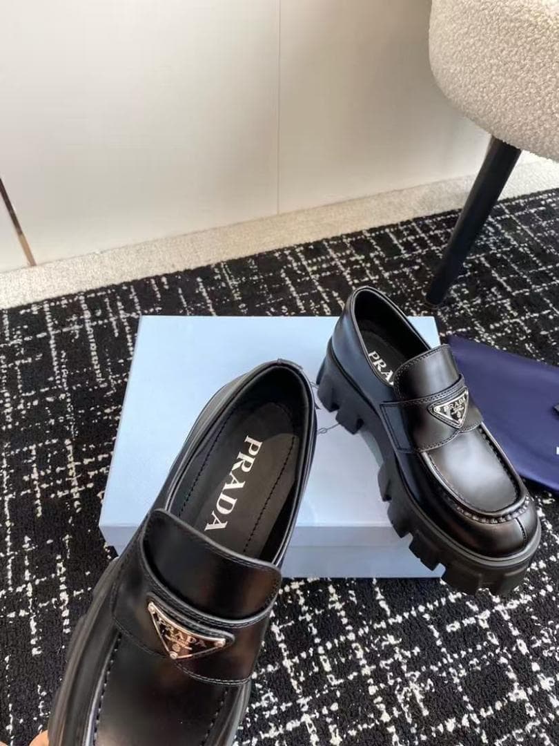 美品プラダ ブラック 厚底ローファー 38サイズ