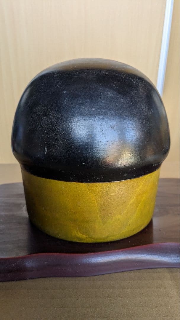 山椿　 宮部ふみを　赤い花模様のこけし　台座付き