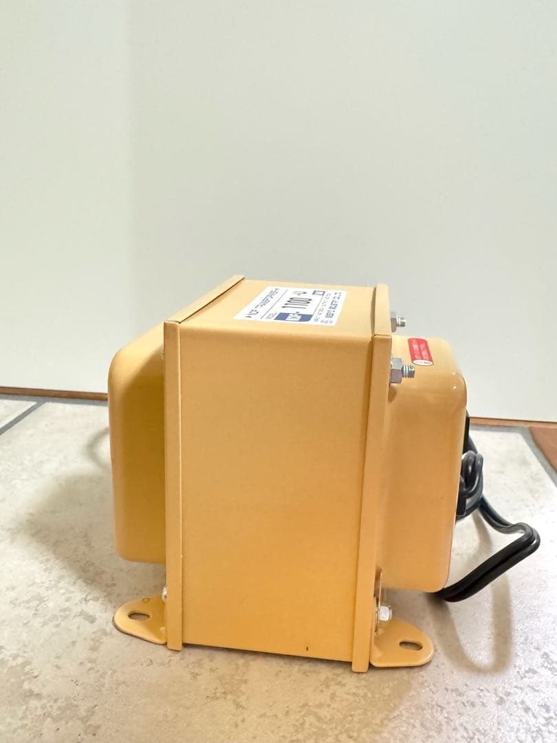 日章のトランスフォーマ NDF1100u 変圧器 美品✨