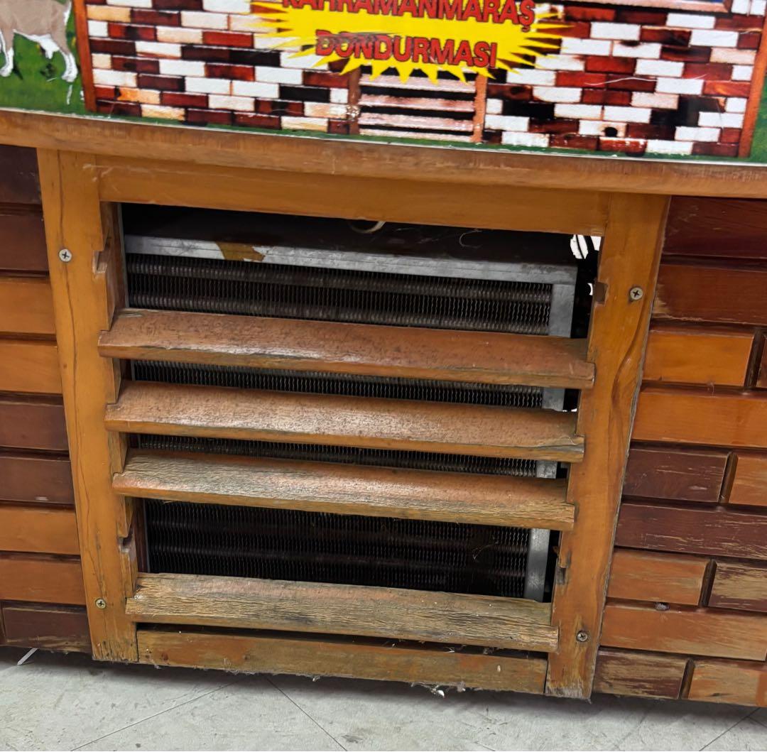 トルコアイス　ドンドゥルマ販売台