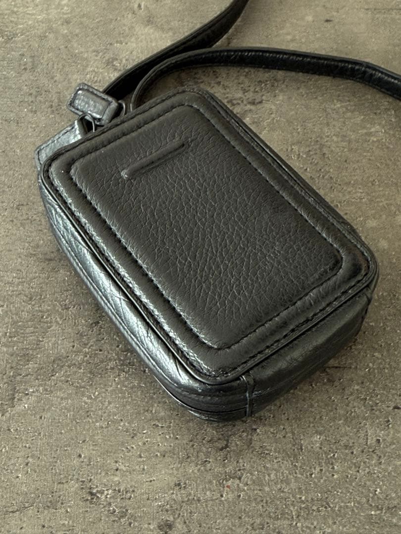 【objcts.io】ストラップ一体型マイクロバッグ