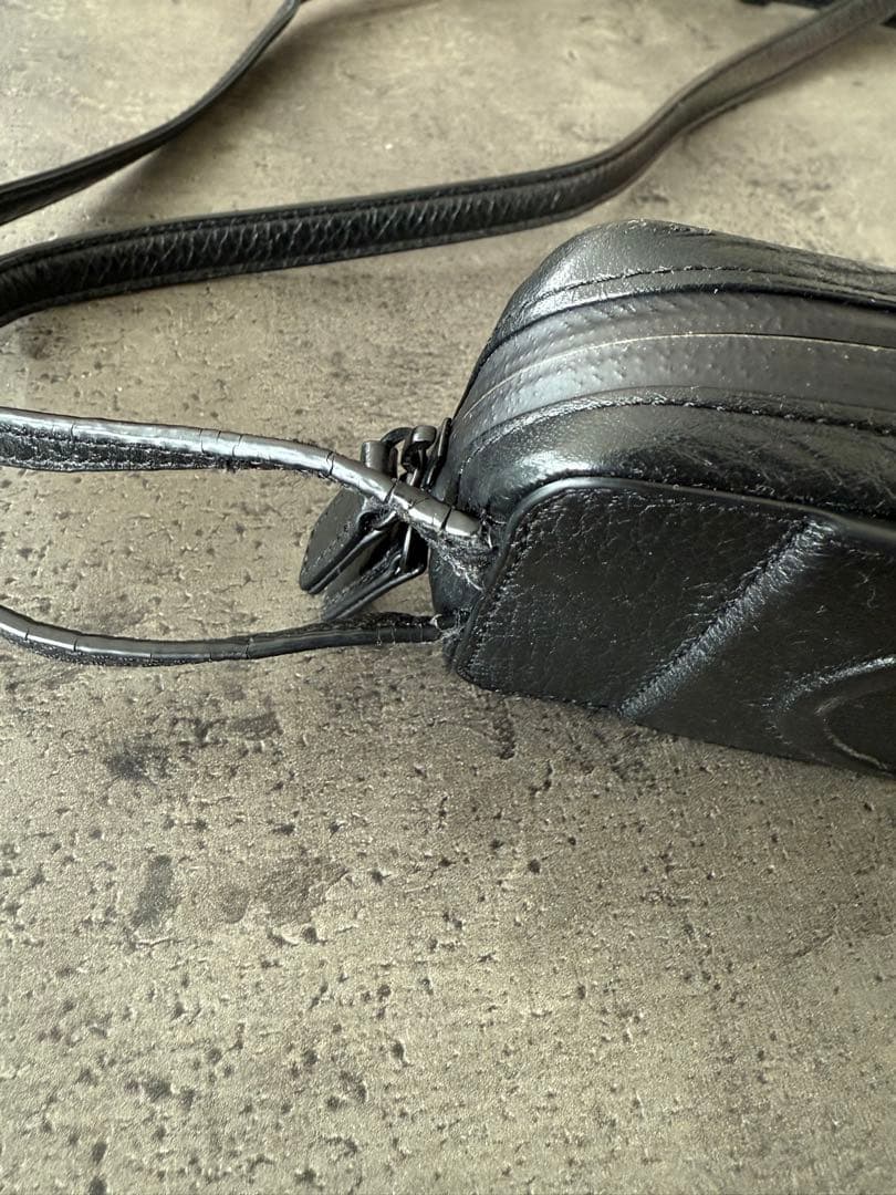 【objcts.io】ストラップ一体型マイクロバッグ