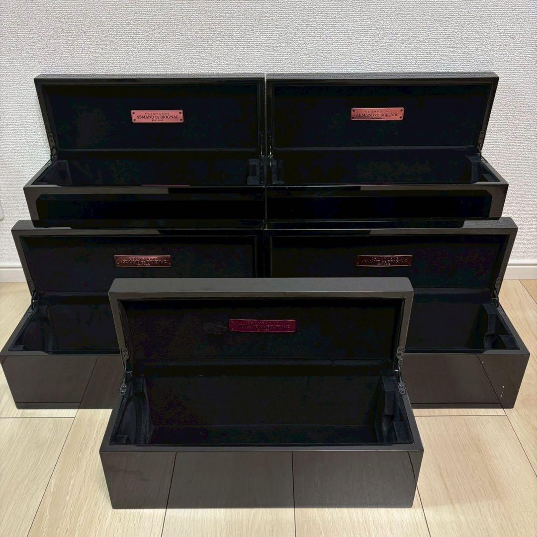 アルマンド(空き箱5箱、空き瓶1本)