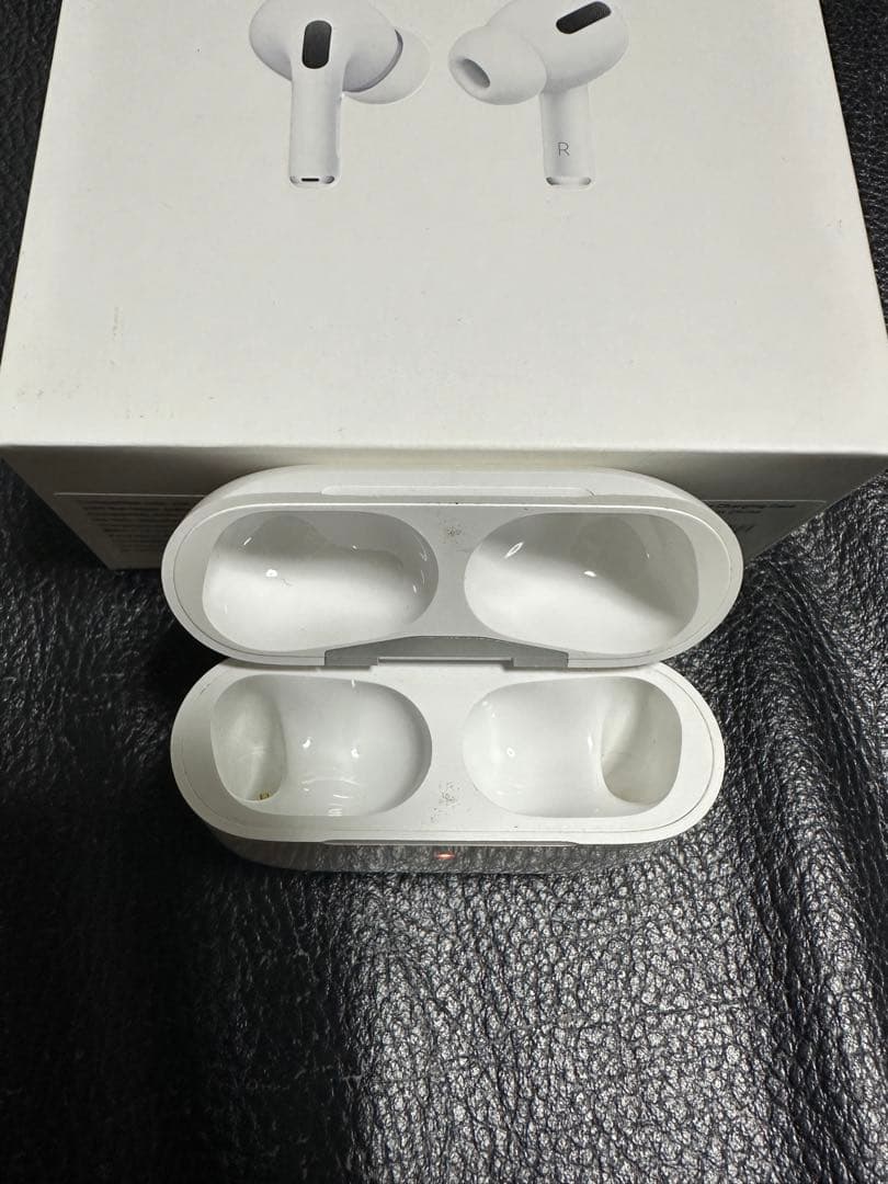 Apple AirPods Pro MWP22J/A中古右耳のみウブロケース付き