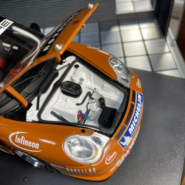 未展示品　オートアート1/18　ポルシェ911GT3R アジアンカレラカップ