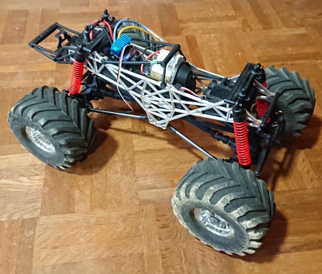 ラジコン ウイリーキング兼クローラーキング