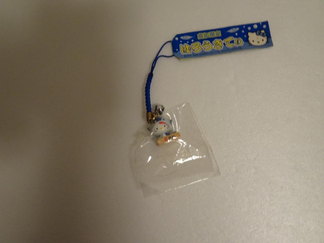 新品、未使用。ご当地限定ハローキティ根付けストラップ16個+中古2個　de-18