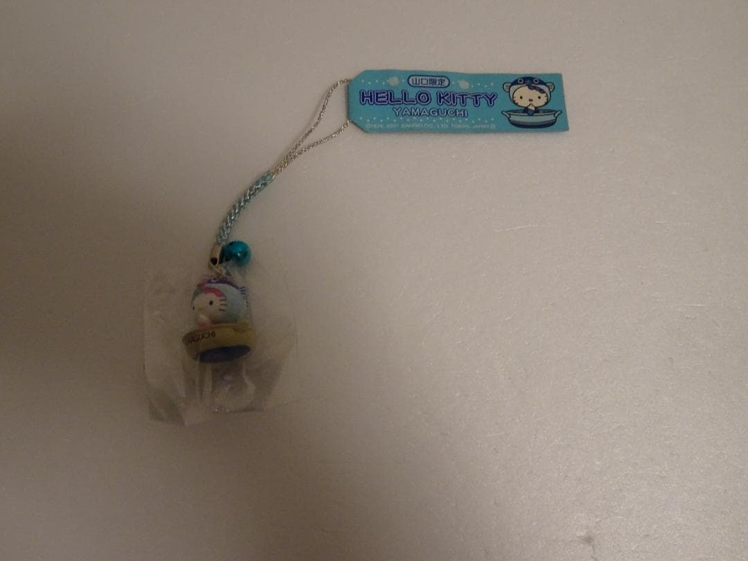 新品、未使用。ご当地限定ハローキティ根付けストラップ16個+中古2個　de-18