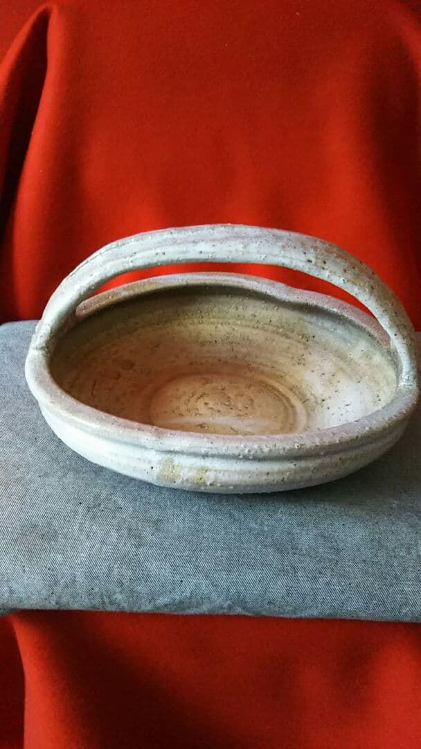 萩焼き。菓子入れ