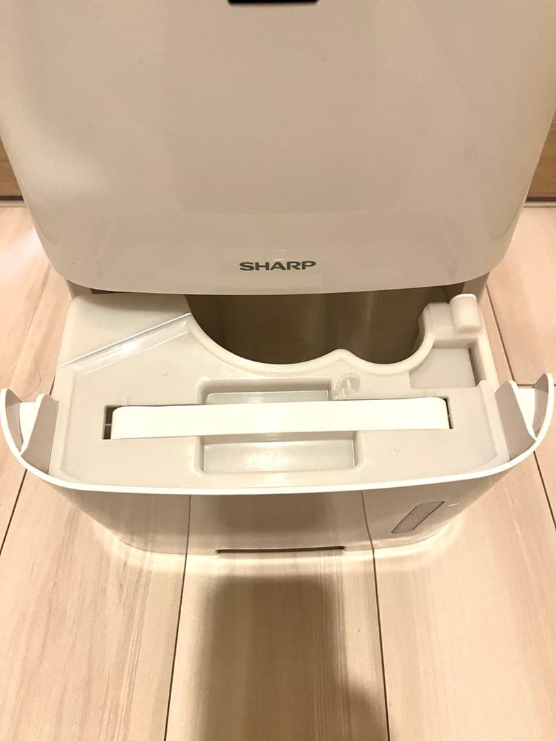 【2回使用のみ】シャープ プラズマクラスター 衣類乾燥除湿SHARP 除湿機