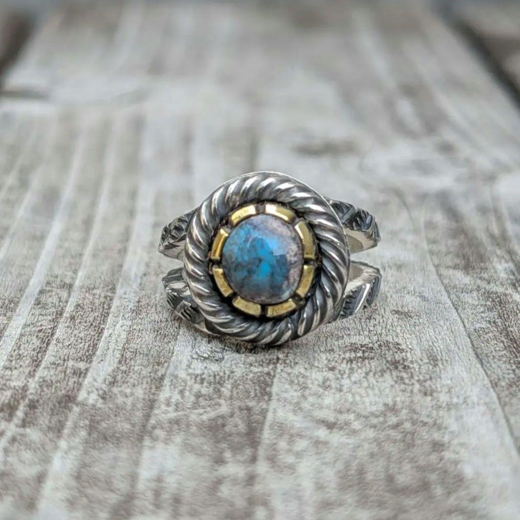 ハンドメイドのターコイズリング　インディアンジュエリー風　bisbee