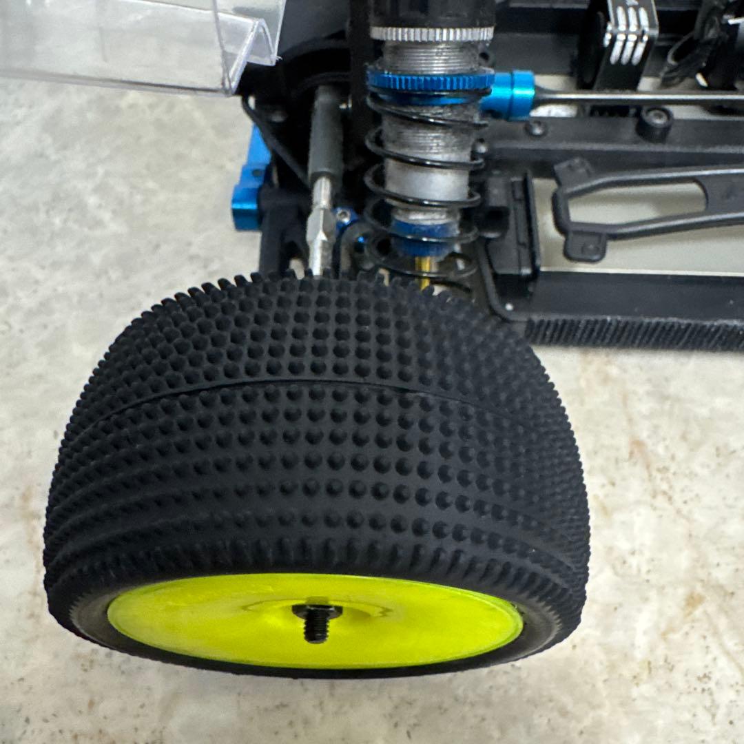 アソシエイテッド RC10 B74.2 CE (組立メカ搭載済み)