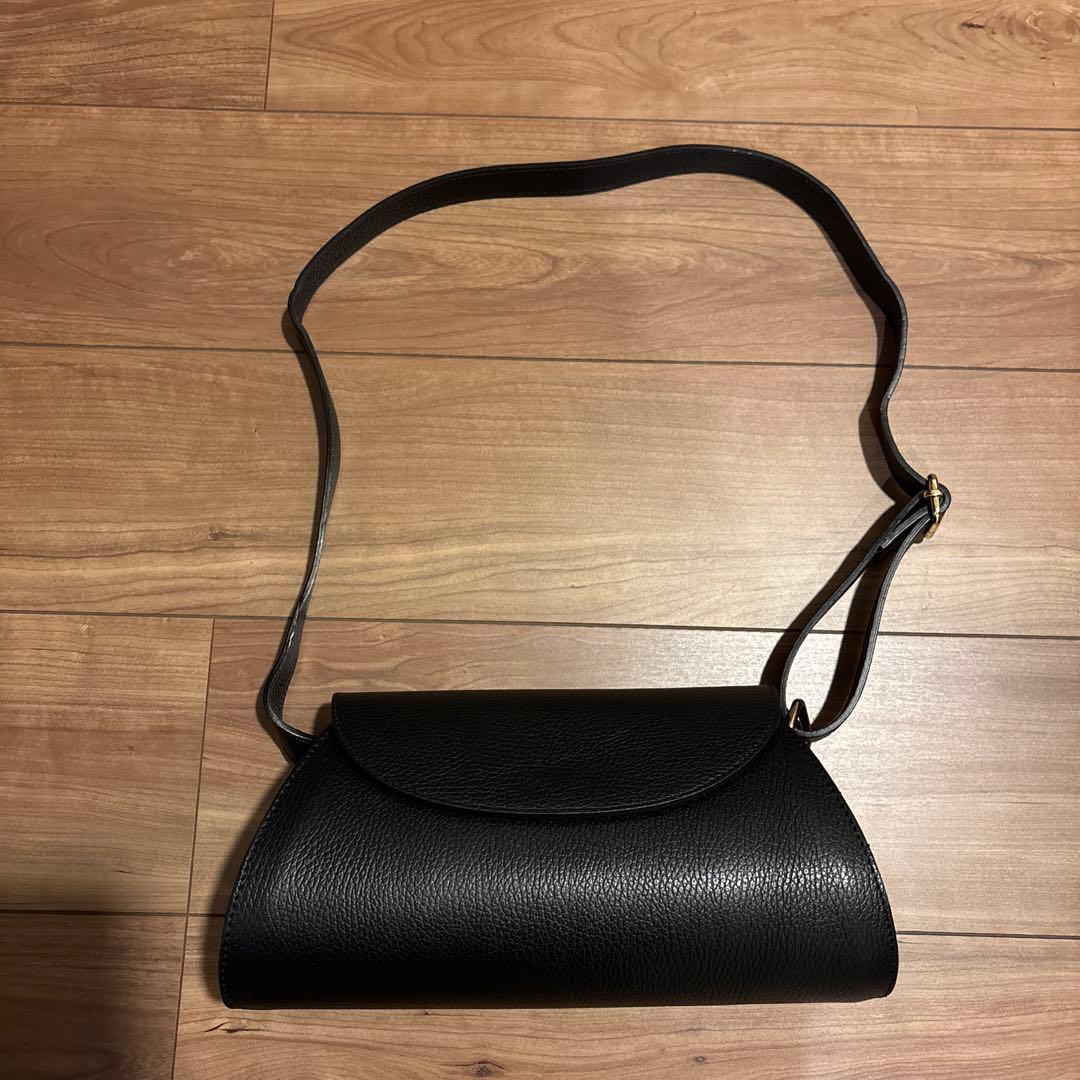 AULENTTI ショルダーバッグ　ブラック