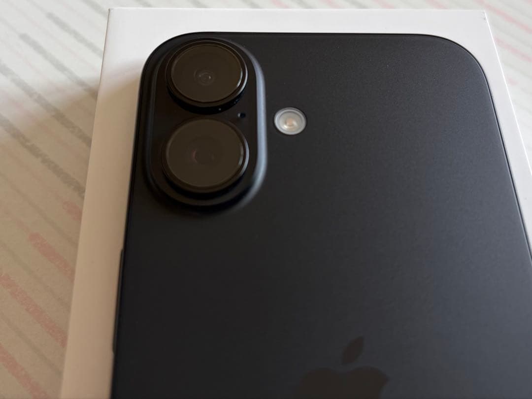 【極美品】iPhone16 SIMフリー 128GB ブラック オマケつき