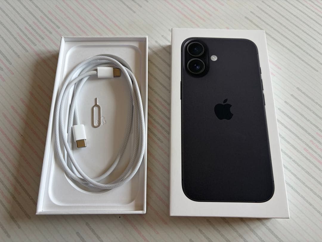 【極美品】iPhone16 SIMフリー 128GB ブラック オマケつき