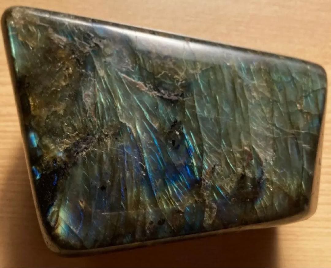 【マジックワーカーの石】ラブラドライト マダガスカル産 924g フリーフォーム