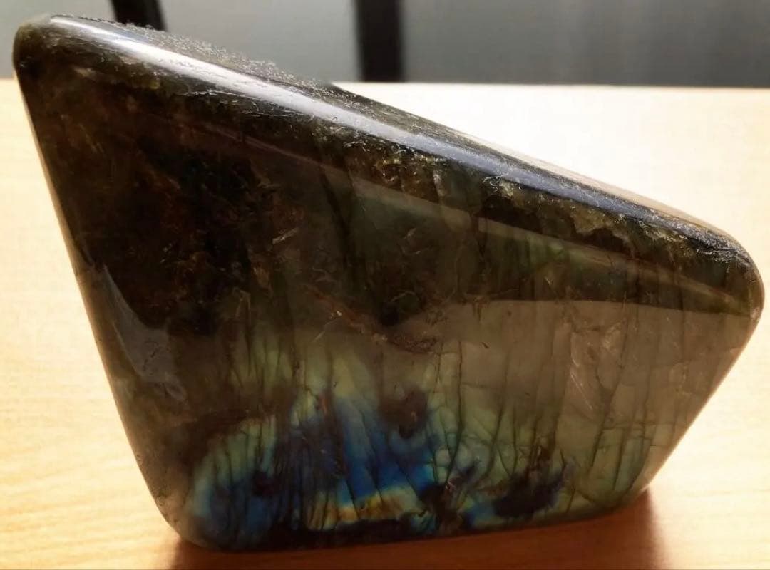 【マジックワーカーの石】ラブラドライト マダガスカル産 924g フリーフォーム