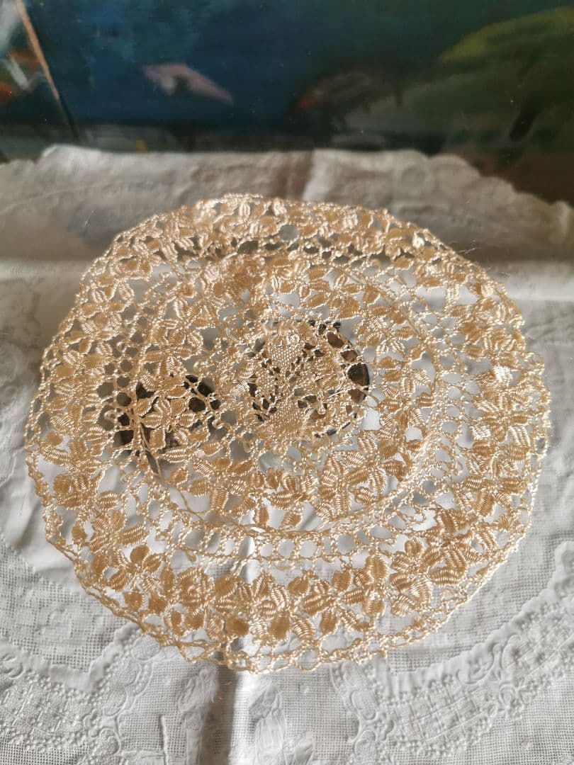 アンティークイタリア マルチーズレース 黄金色の絹糸ボビン編み 19㎝ドイリーβ