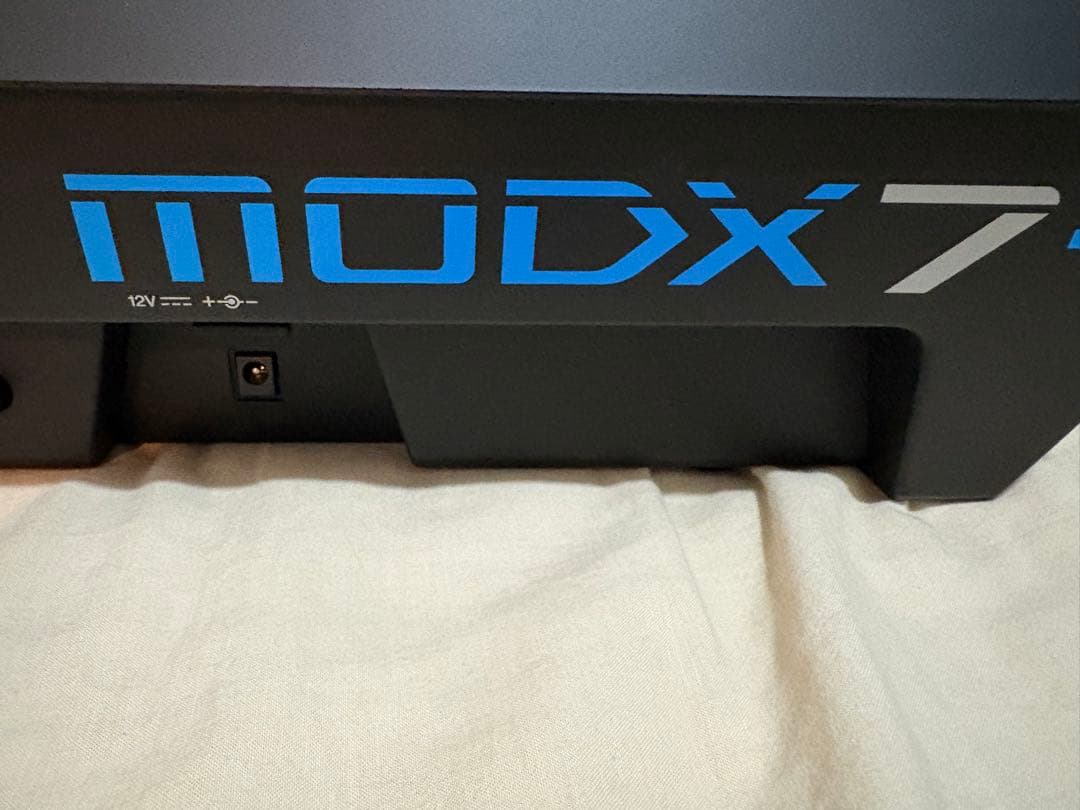Yamaha MODX7＋ シンセサイザー
