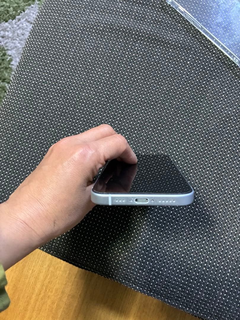 Apple iPhone 15 青色 本体