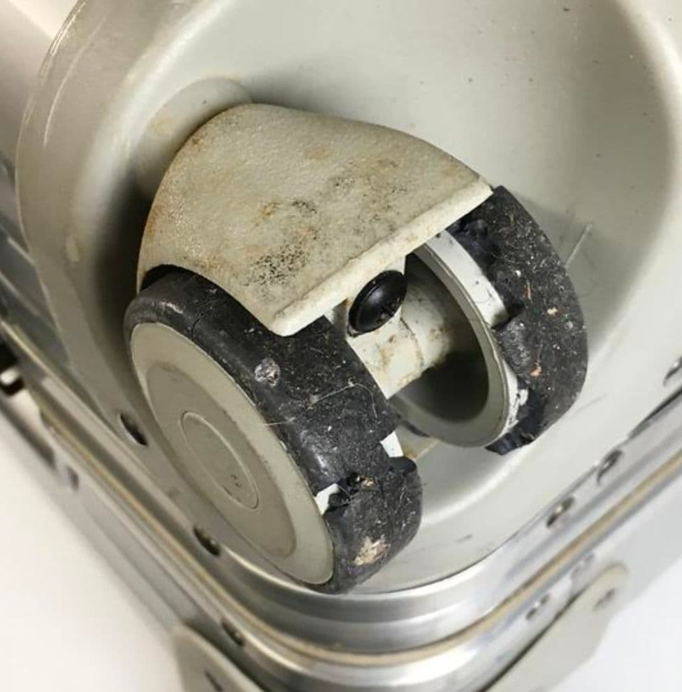 リモワ サルサ 4輪 アルミ スーツケース