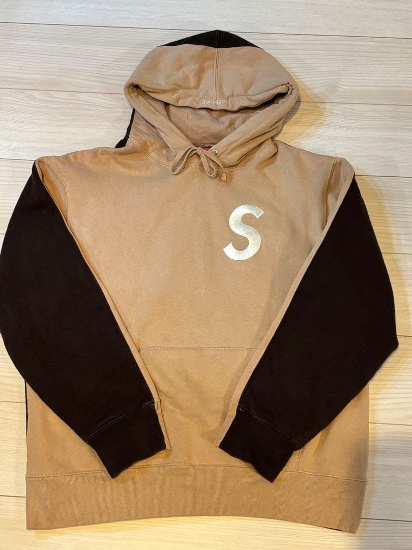 シュプリーム　Sロゴ　コムドット着用モデルカラー