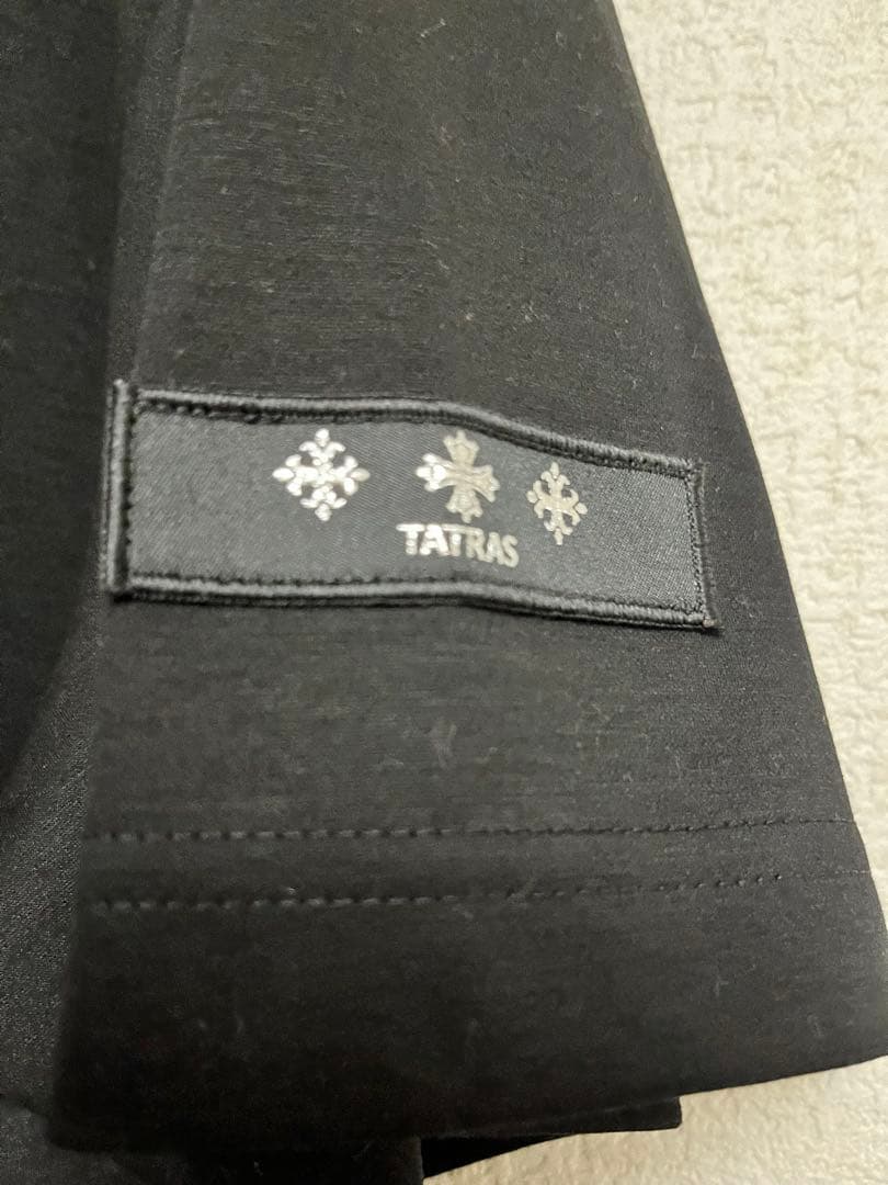 お値下げ中★新品未使用TATRAS ブラック Tシャツ