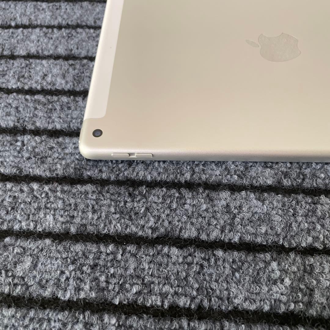 87 iPad 8世代 32GB SIMフリー シルバー