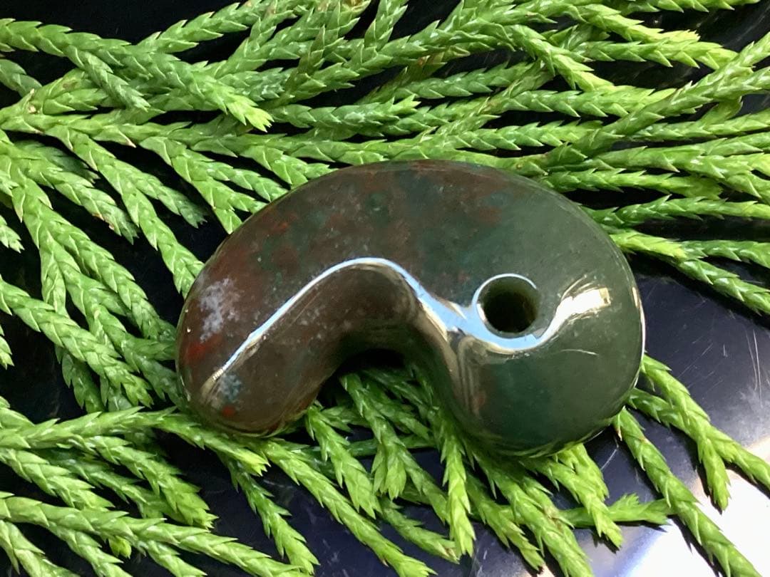 ✳出雲勾玉　1万個に1個しか無いレア勾玉‼️花仙山瑪瑙*芯部位の超極上色彩　鑑別書