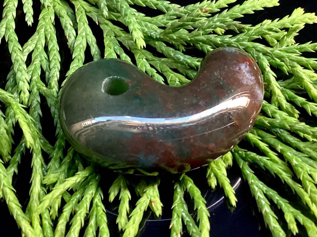 ✳出雲勾玉　1万個に1個しか無いレア勾玉‼️花仙山瑪瑙*芯部位の超極上色彩　鑑別書