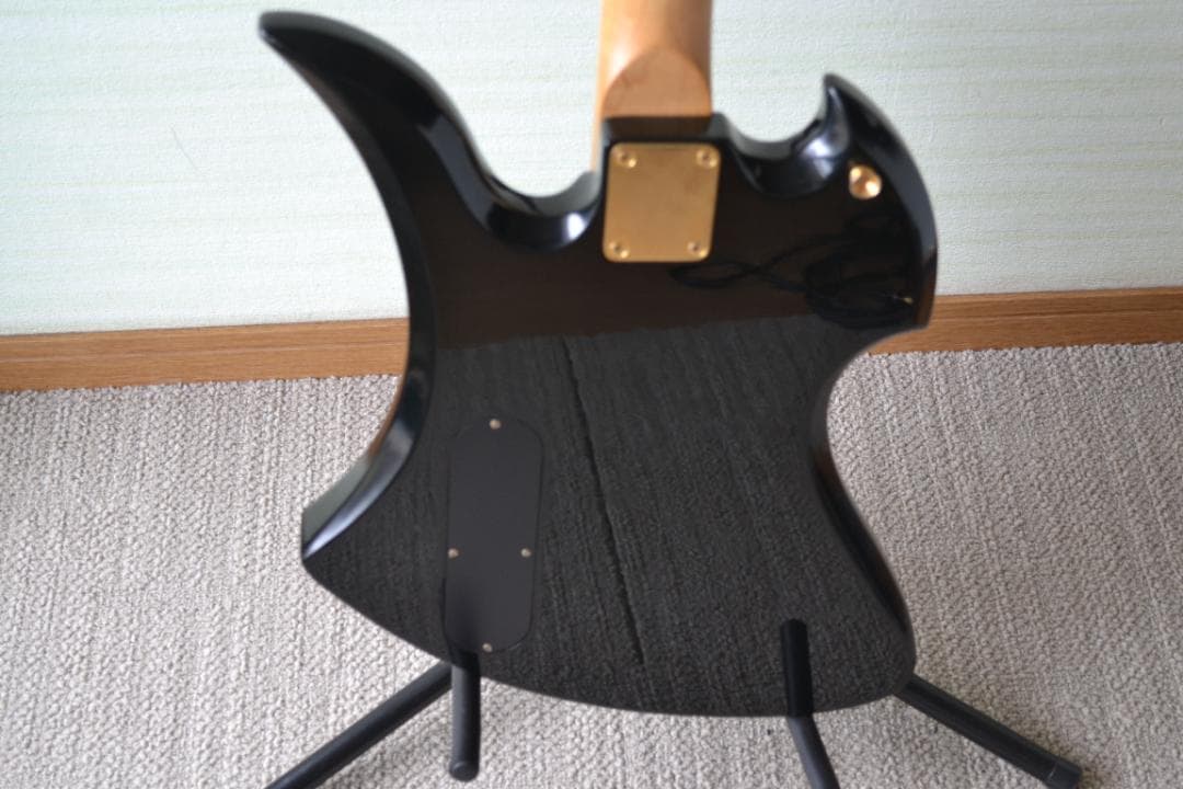 エレキギターモッキンバードモデル（ソフトケース付）音出し確認　Bロゴ