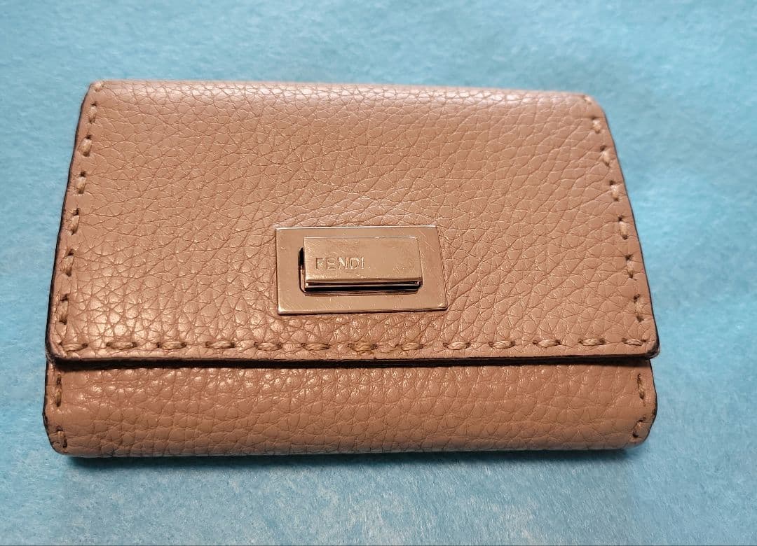 FENDI 二つ折り財布 レザー　ピーカブー