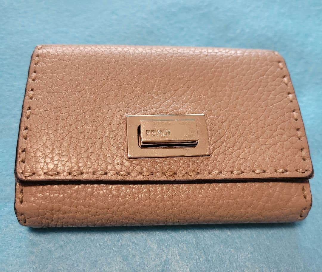 FENDI 二つ折り財布 レザー　ピーカブー