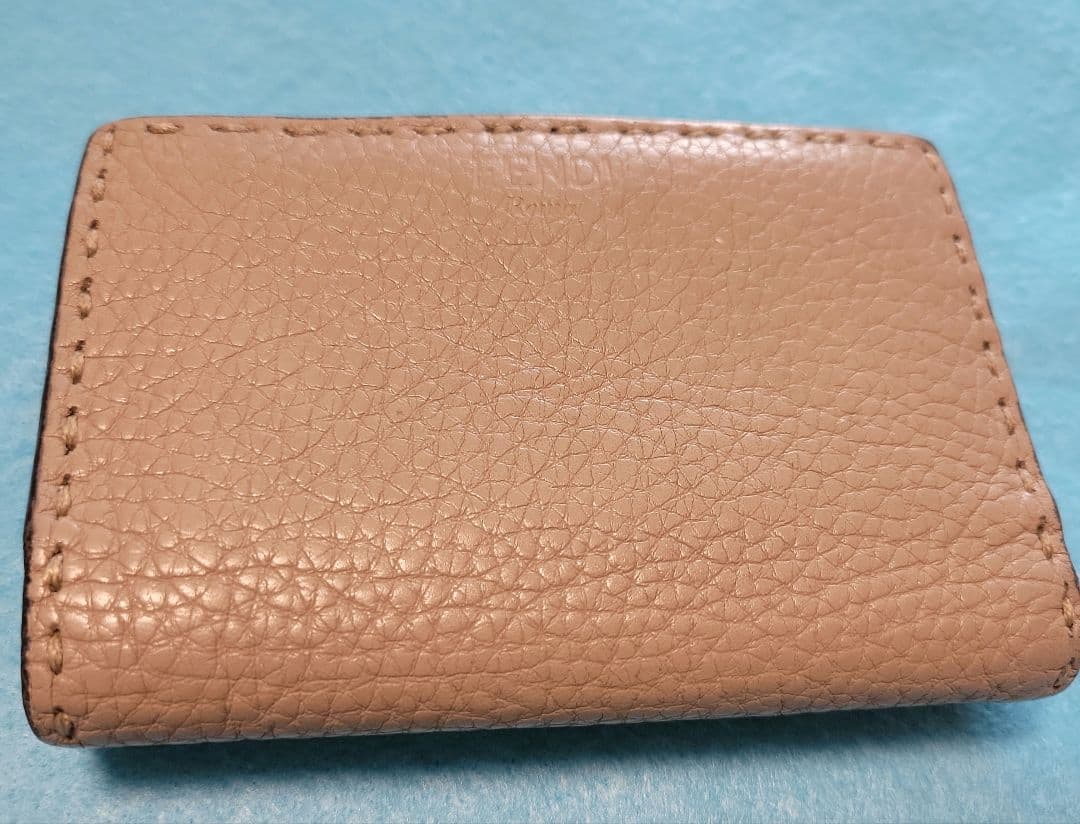 FENDI 二つ折り財布 レザー　ピーカブー