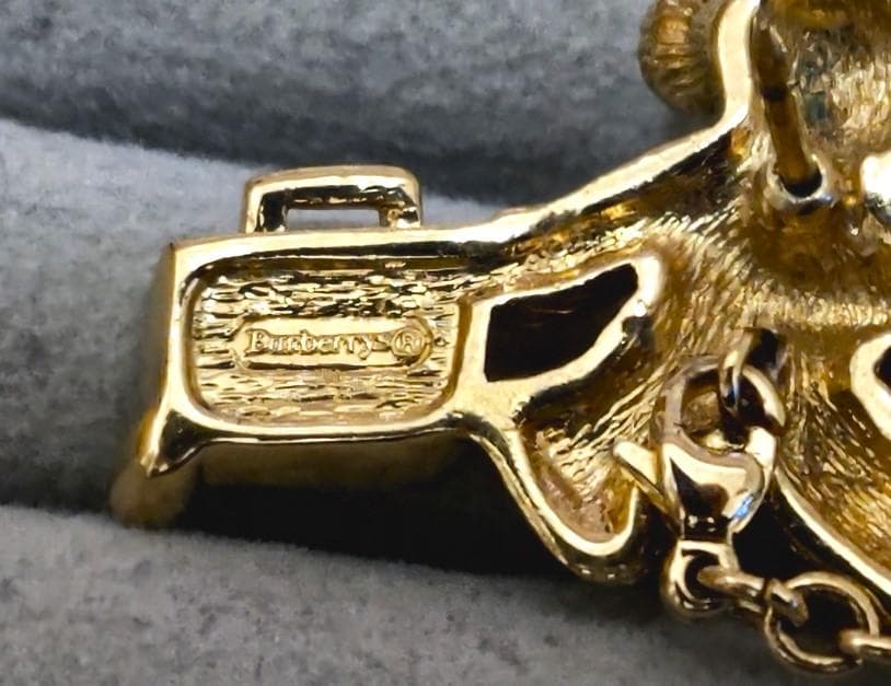 Burberrys　バーバリー　くま　ベア　飛行機　ピンバッジ　40371