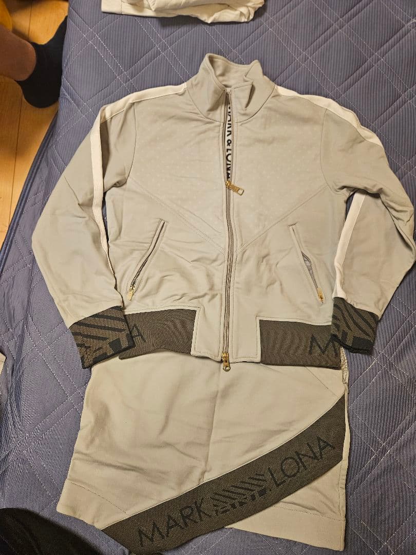 MARK & LONA ジップアップジャケットスカートセット　グレー