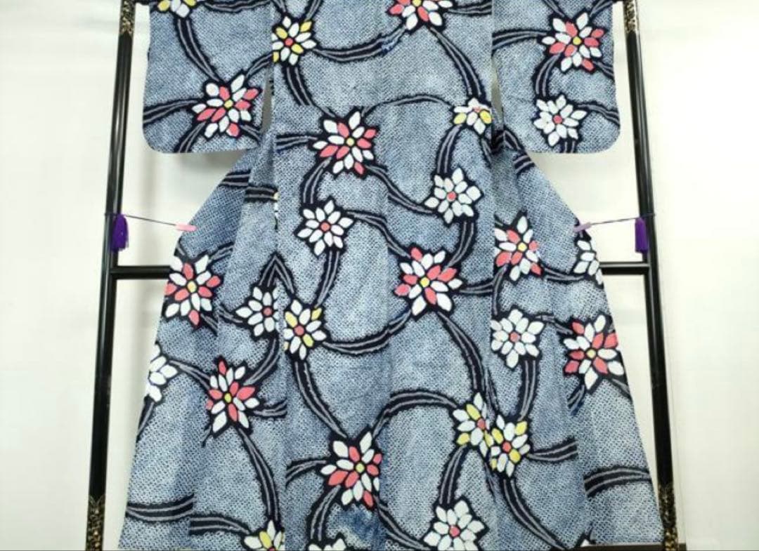 粋な大人の浴衣 ◆ 有松絞り 舞花文 モダンな柄いき