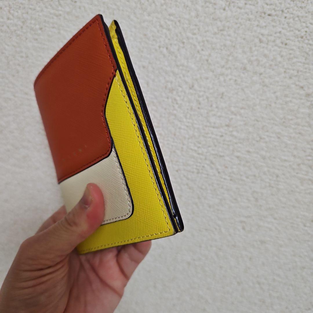 年末限定、売り切りsale‼️マルニ バイカラー2つ折り財布