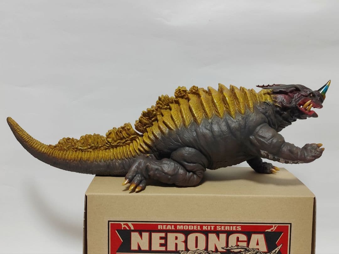ビリケン商会「ネロンガ」リアルモデルキットシリーズ完成品　角透明化